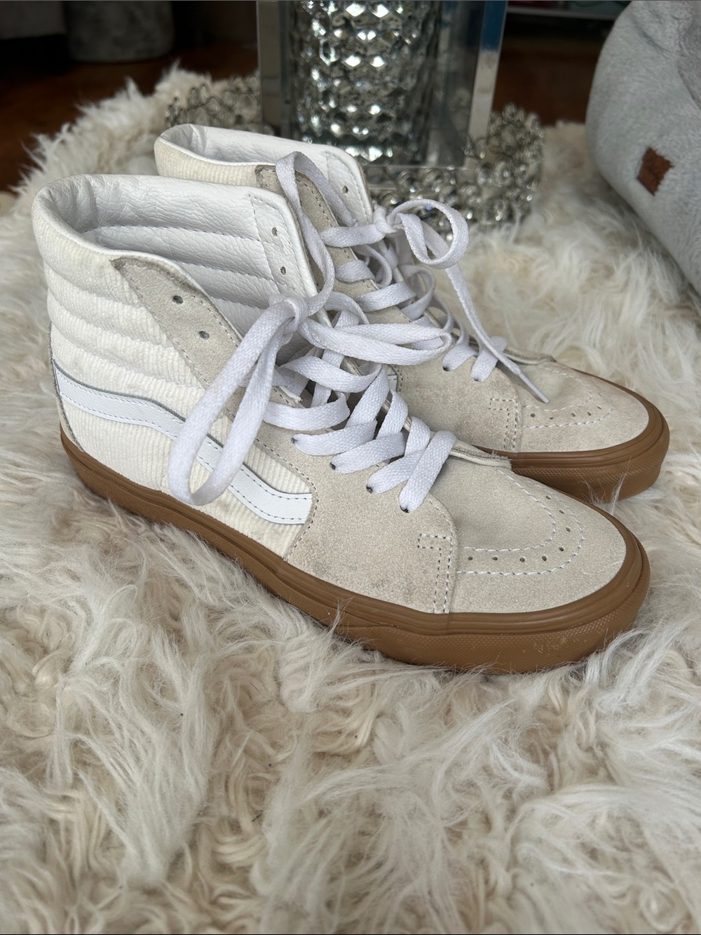 Men’s size 6.5 (women’s size 8) High Top Old Skool Vans